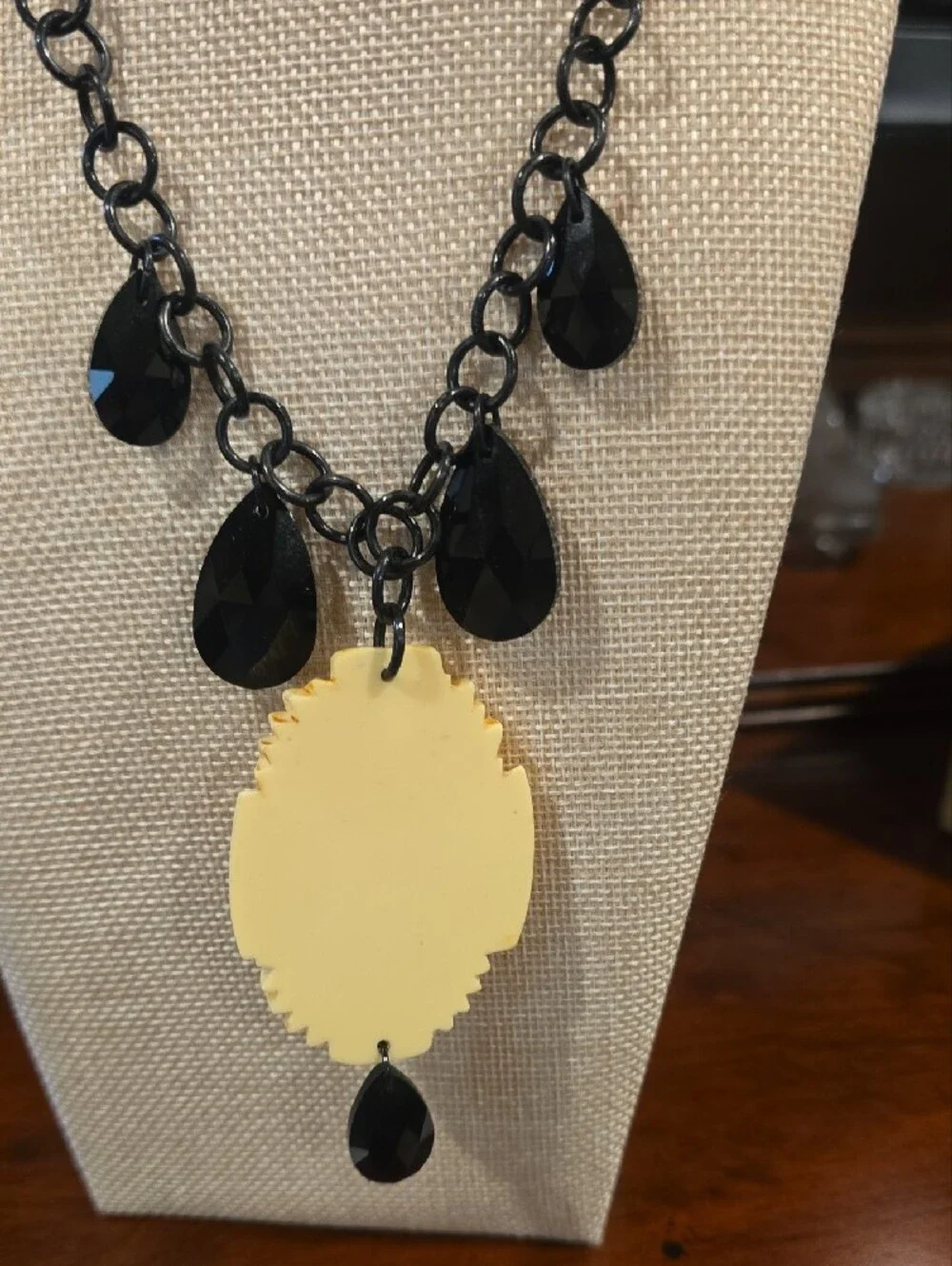 Hot Cakes Yellow Cameo Necklace with Black Teardrop Accents
